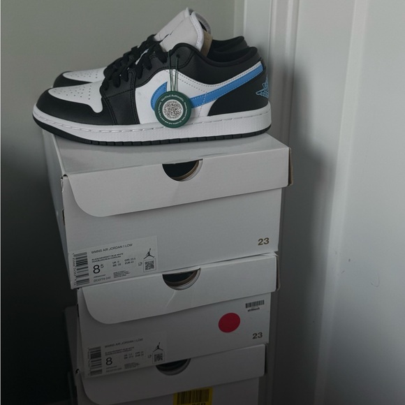 New! Jordan 1 Low Black University Blue with box and tags. All women sizes - Picture 4 of 6